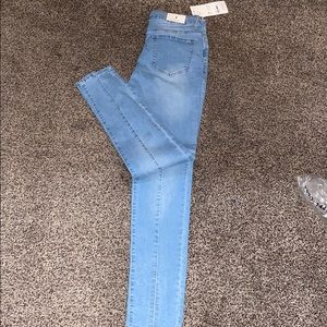 Light wash skinny jeans